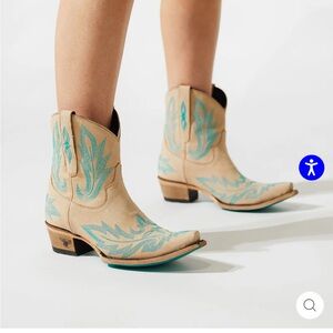 Lane Cowboy Booties NWT